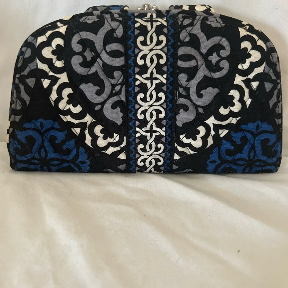 Vera Bradley Clutch Kiss N’ Snap Tab Wallet w/Kisslock Canterbury Blue. Great!